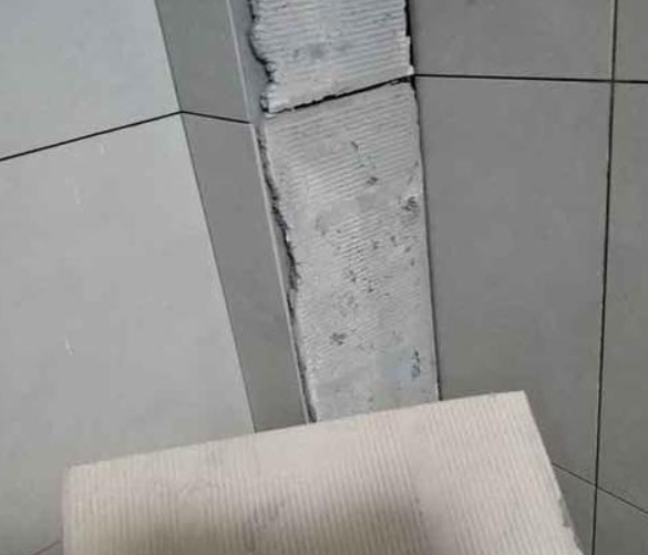 梁溪瓷砖空鼓维修公司分享下厨房瓷砖脱落的补救措施。